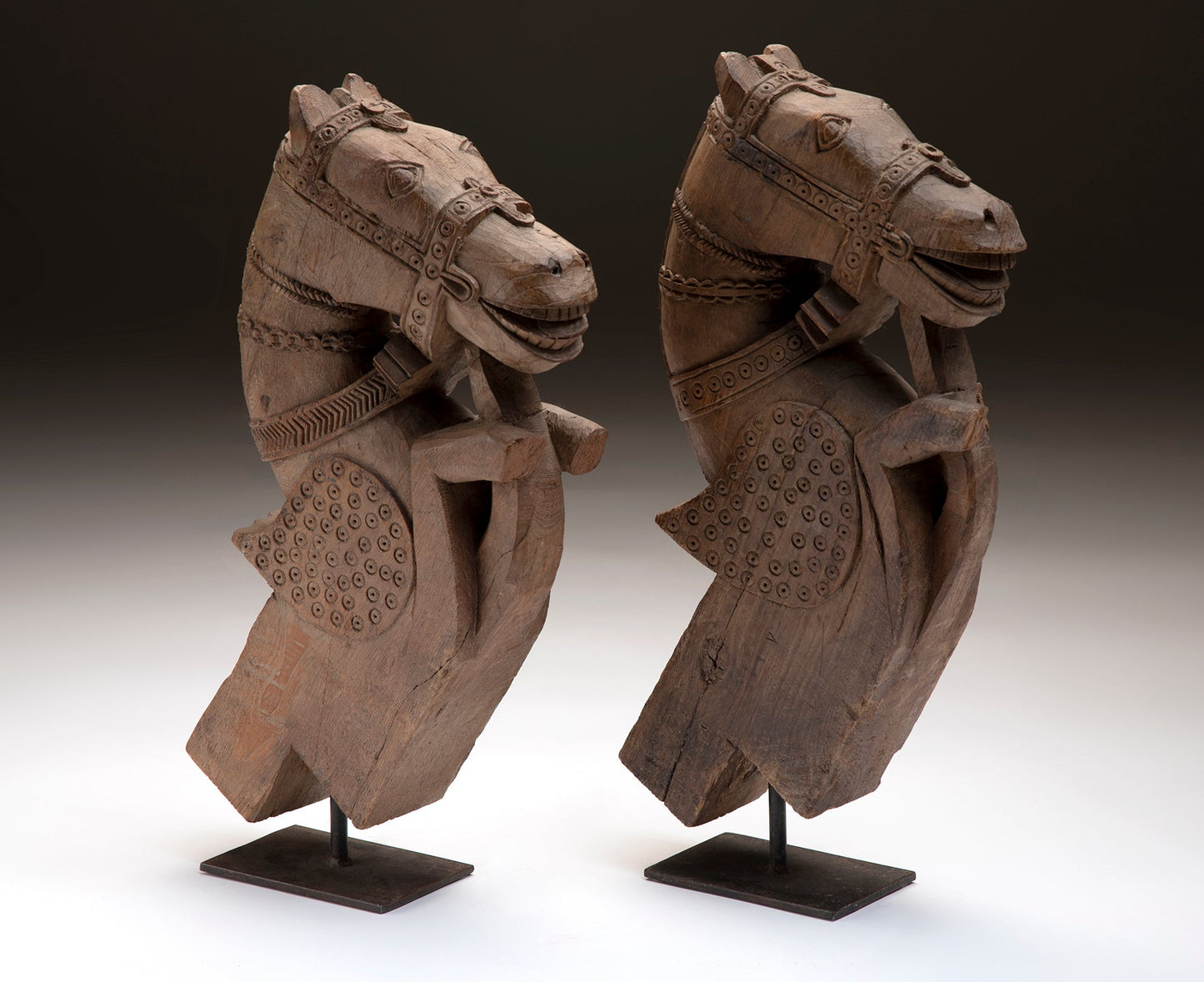 HORSE WOOD CARVINGS (PAIR)